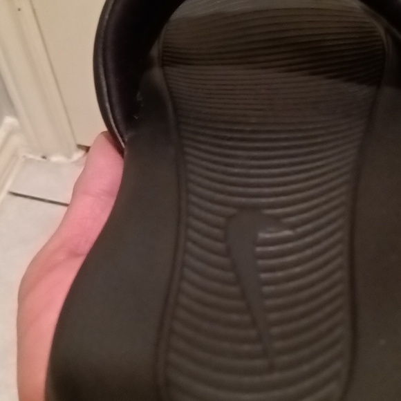 Nike sandles - Picture 2 of 3